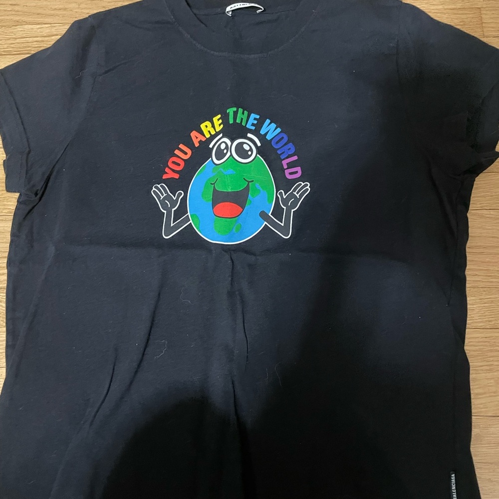 EUC Balenciaga t-shirt 
Size L